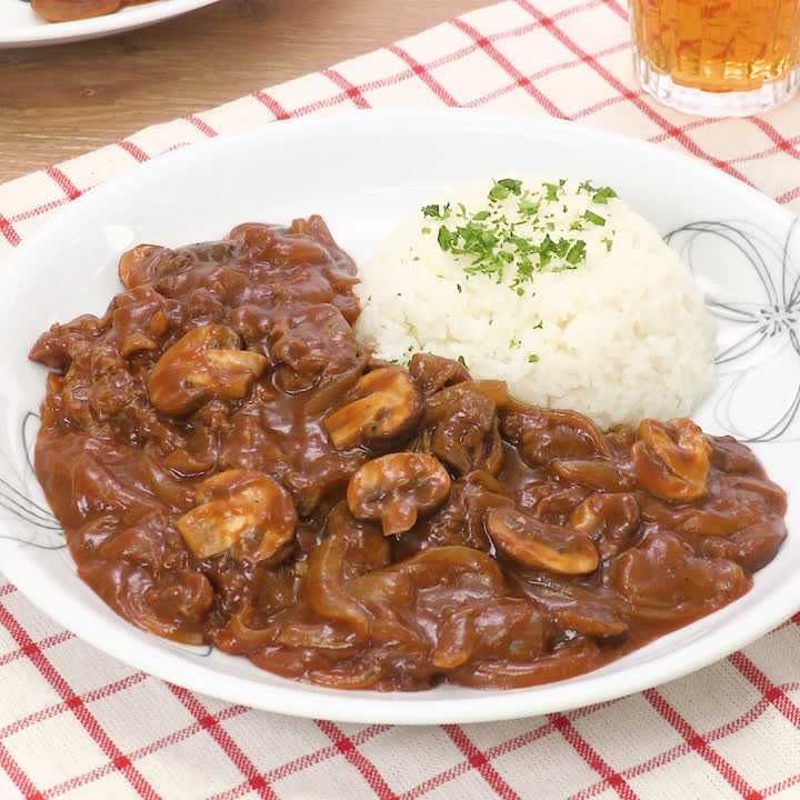 ビーフストロガノフのバターライス添え