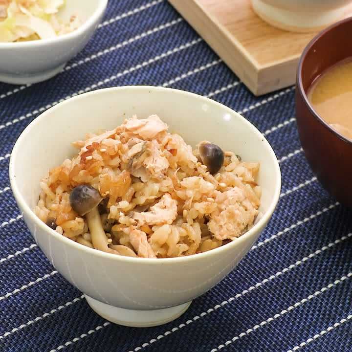 鮭缶と玉ねぎの炊き込みごはん
