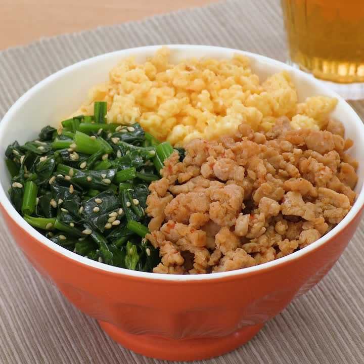 ピリ辛味がクセになる 韓国風そぼろの三色丼のレシピ動画 作り方 Delish Kitchen