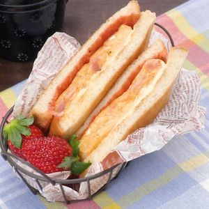 「ベーコンエッグのホットサンド」のレシピ動画