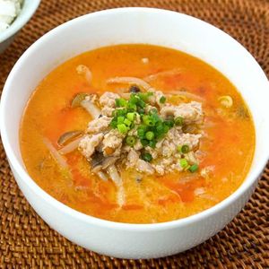 「豚ひき肉ともやしの担々風スープ」のレシピ動画