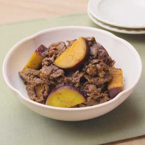 「牛肉とさつまいものバターしょうゆ煮」のレシピ動画
