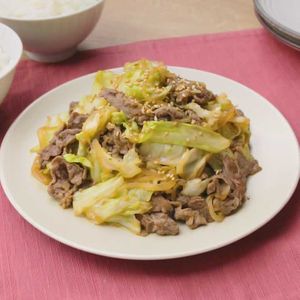 「牛肉とキャベツの甘みそ炒め」のレシピ動画