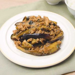 「鶏ひき肉となすのしそ炒め」のレシピ動画