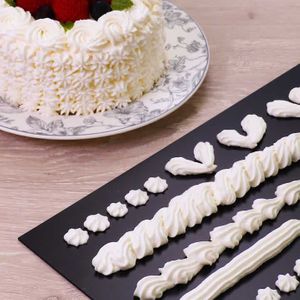 お菓子の基本 クリームの絞り方 バラ口金 のレシピ動画 作り方 Delish Kitchen