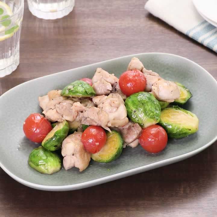 おつまみにも 鶏肉と芽キャベツのアンチョビ炒めのレシピ動画 作り方 Delish Kitchen おつまみにも 鶏肉と芽キャベツのアンチョビ炒めのレシピ動画 作り方 Delish Kitchen