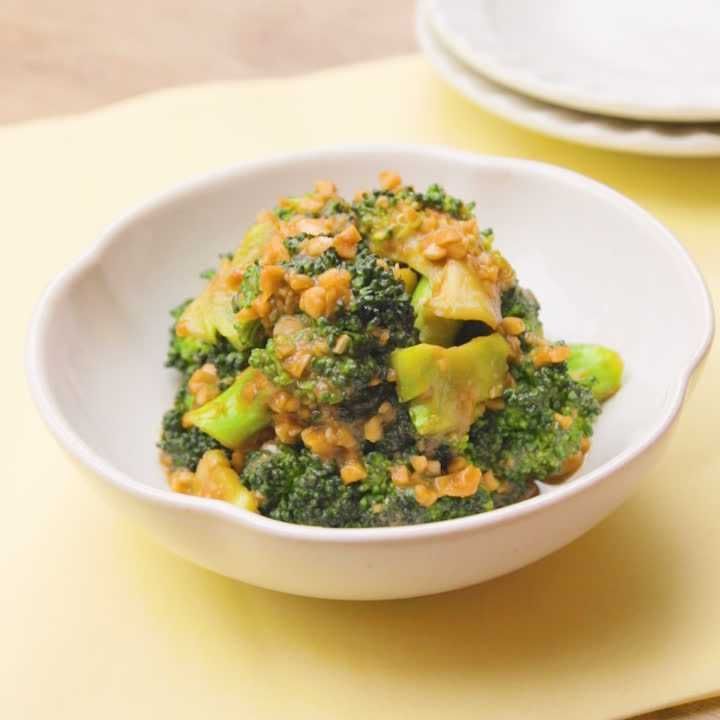 ブロッコリーのピーナッツみそ和え