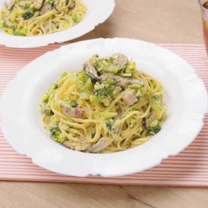 「ブロッコリーときのこのクリームパスタ」のレシピ動画