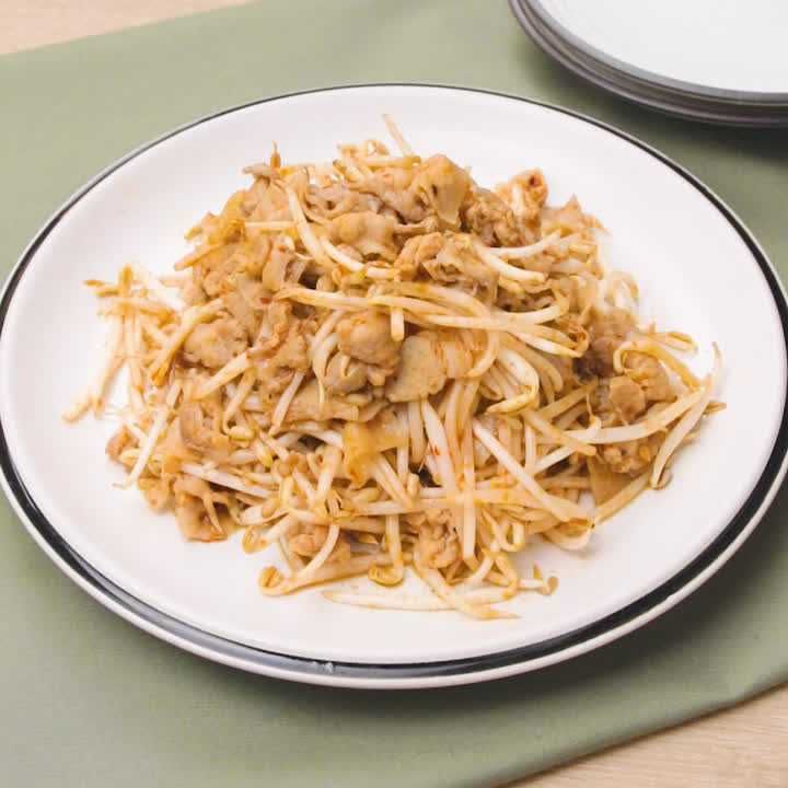 パンチの効いた味 豚肉ともやしのピリ辛中華炒めのレシピ動画 作り方 Delish Kitchen パンチの効いた味 豚肉ともやしのピリ辛中華炒めのレシピ動画 作り方 Delish Kitchen
