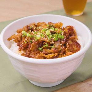 「豚キムチ丼」のレシピ動画