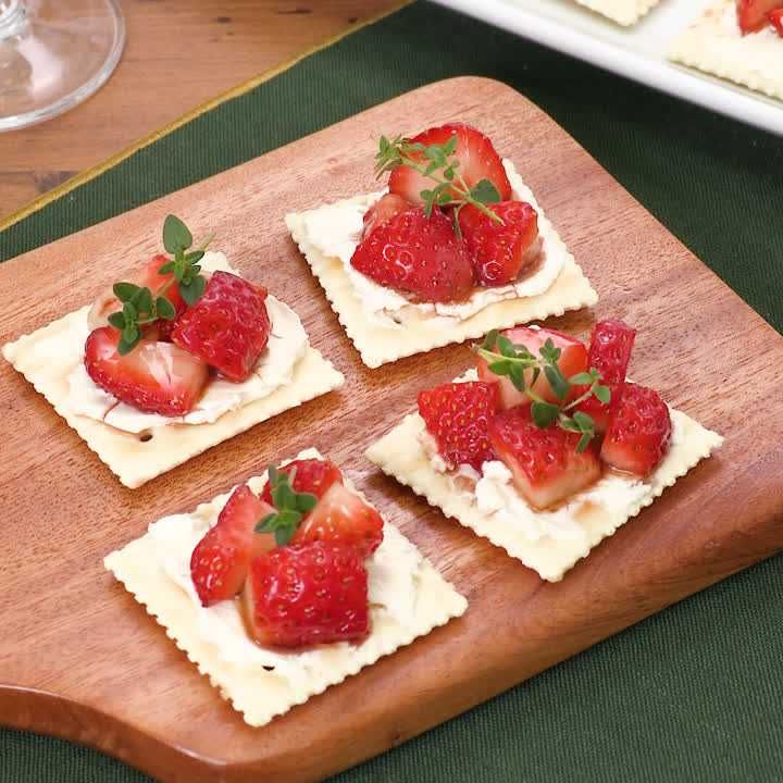 バルサミコのいちごカナッペ