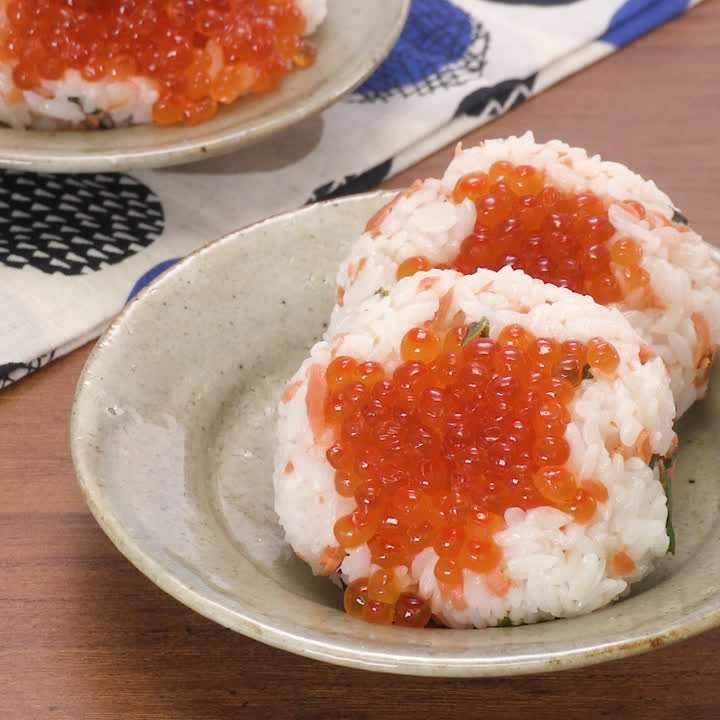 いくらと鮭の親子おにぎり