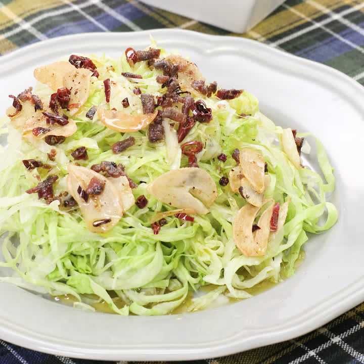 千切りレタスのガーリックオイルがけ