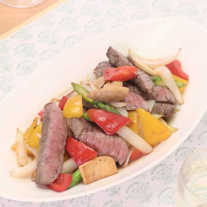 牛ステーキ肉の彩り野菜炒め