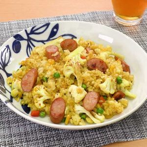 「カリフラワーのカレーチャーハン」のレシピ動画