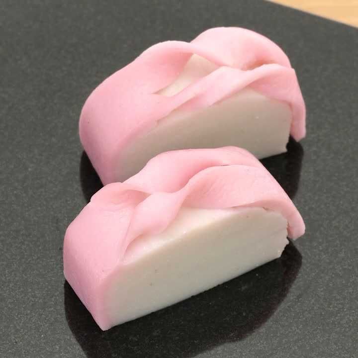 料理の基本 かまぼこの飾り切り 手綱 のレシピ動画 作り方 Delish Kitchen 料理の基本 かまぼこの飾り切り 手綱 のレシピ動画 作り方 Delish Kitchen