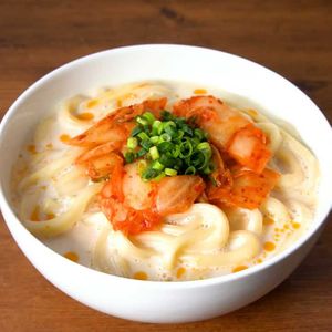 「豆乳キムチうどん」のレシピ動画