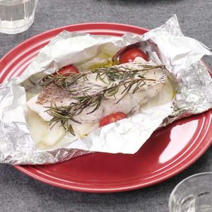 「鯛のハーブ包み焼き」のレシピ動画