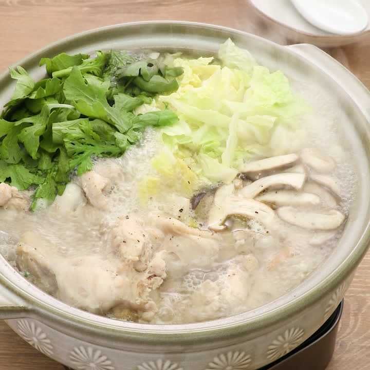 手羽元と春菊の白だし鍋