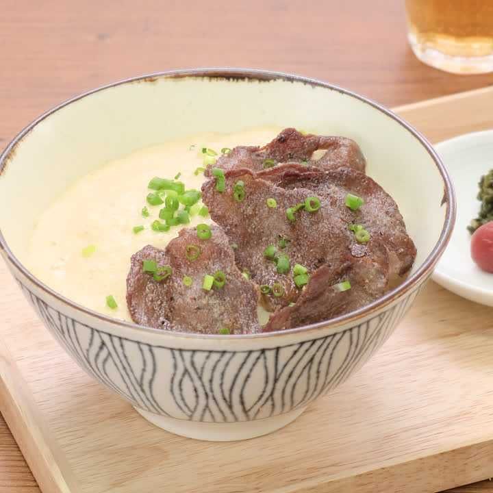 牛タンとろろ丼