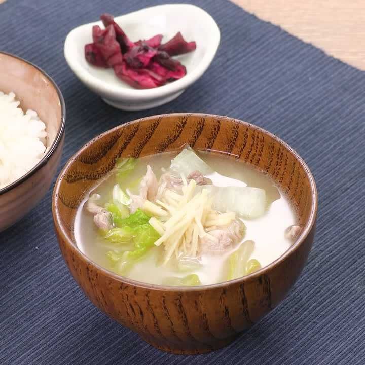 豚肉と白菜のしょうが味噌汁