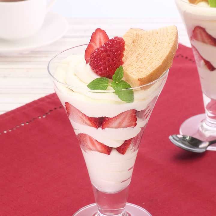 バウムクーヘンのいちごパルフェ