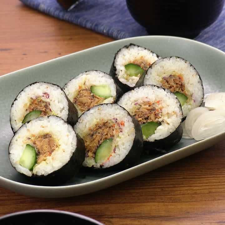イワシ缶とキャベツのごま海苔巻き