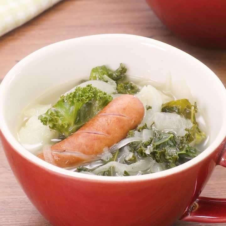 サツマイモ、ソーセージ、ケールのスープのレシピ