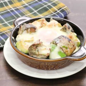 「アボカドとさば味噌缶ドリア」のレシピ動画