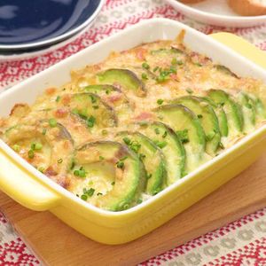 「アボカドとしめじの豆乳味噌グラタン」のレシピ動画