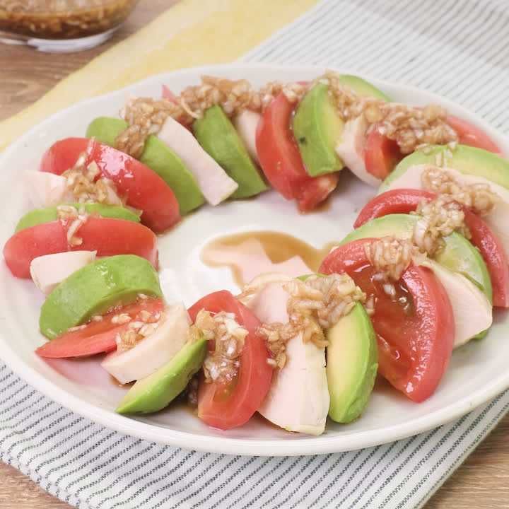 アボカドとサラダチキンの香味だれ