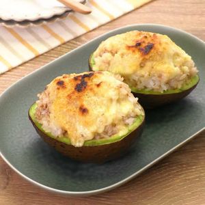 「アボカドの和風ライス焼き」のレシピ動画