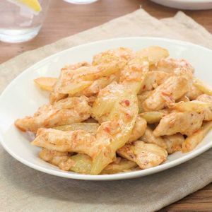 「鶏むね肉とセロリのピリ辛マヨ炒め」のレシピ動画