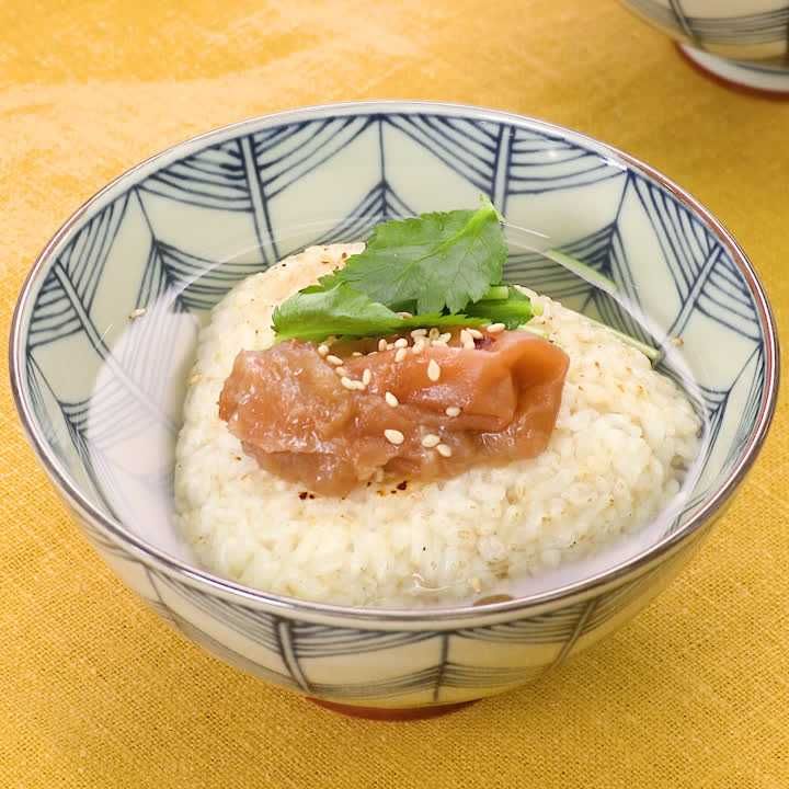 玄米おにぎりの出汁茶漬け