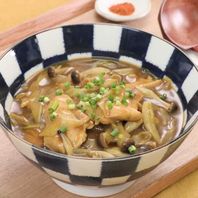 具材やだしを変えてアレンジいろいろ！人気のカレーうどんレシピ5選