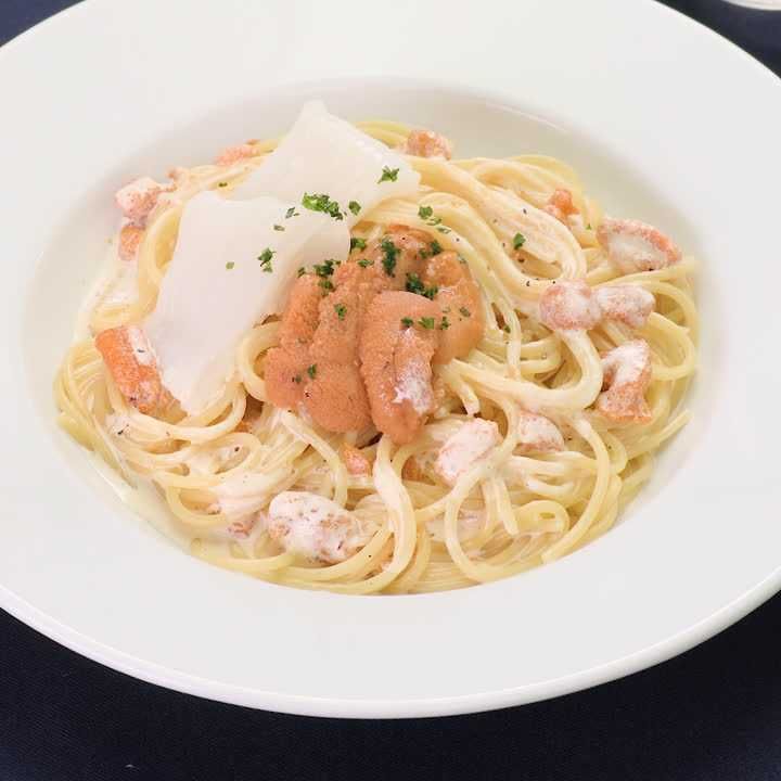 ウニとイカのクリームパスタ
