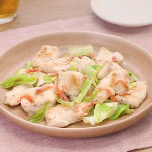 「鶏むねとキャベツの桜えび炒め」のレシピ動画