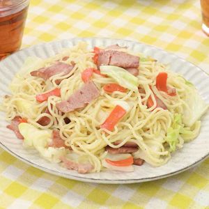 「ランチョンミートの塩焼きそば」のレシピ動画