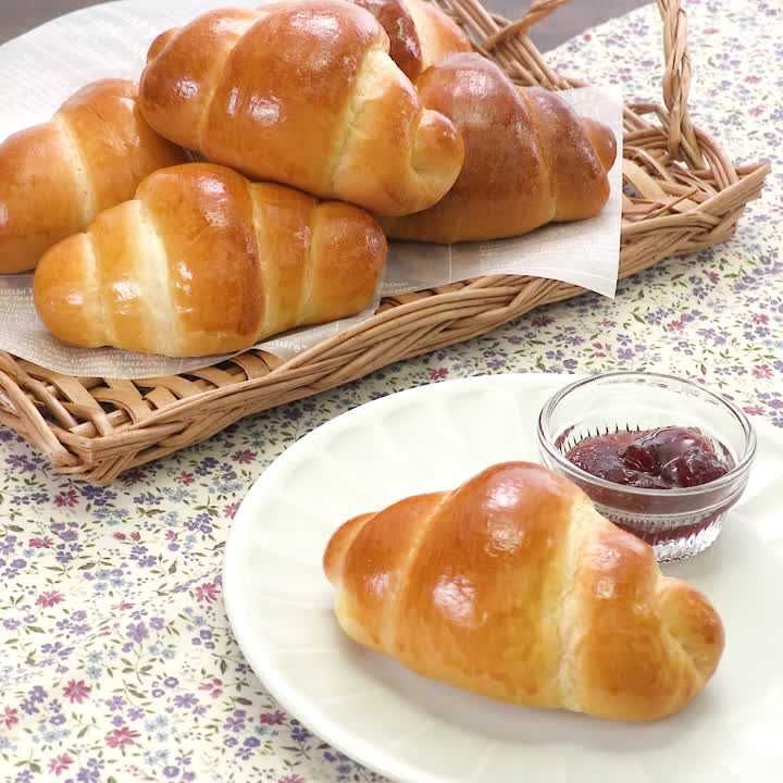 ふわふわ食感♪ 基本のバターロールパンのレシピ動画・作り方 | DELISH KITCHEN