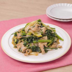 「豚肉と春菊の中華炒め」のレシピ動画