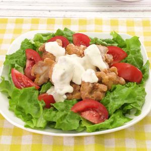「から揚げサラダ」のレシピ動画