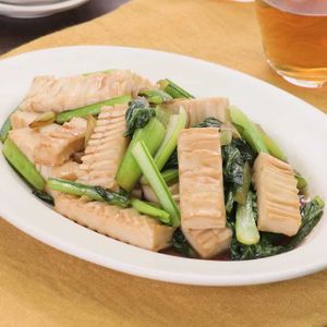 「角麩と小松菜の中華炒め」のレシピ動画