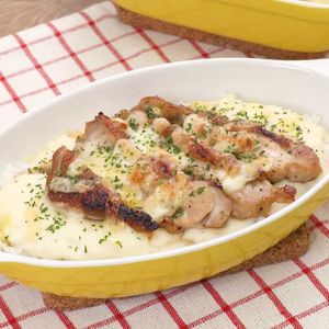 「照り焼きチキンのホワイトドリア」のレシピ動画