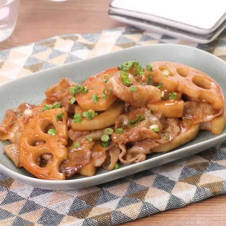 照りが食欲そそる 豚バラとれんこんのピリ辛煮のレシピ動画 作り方 Delish Kitchen