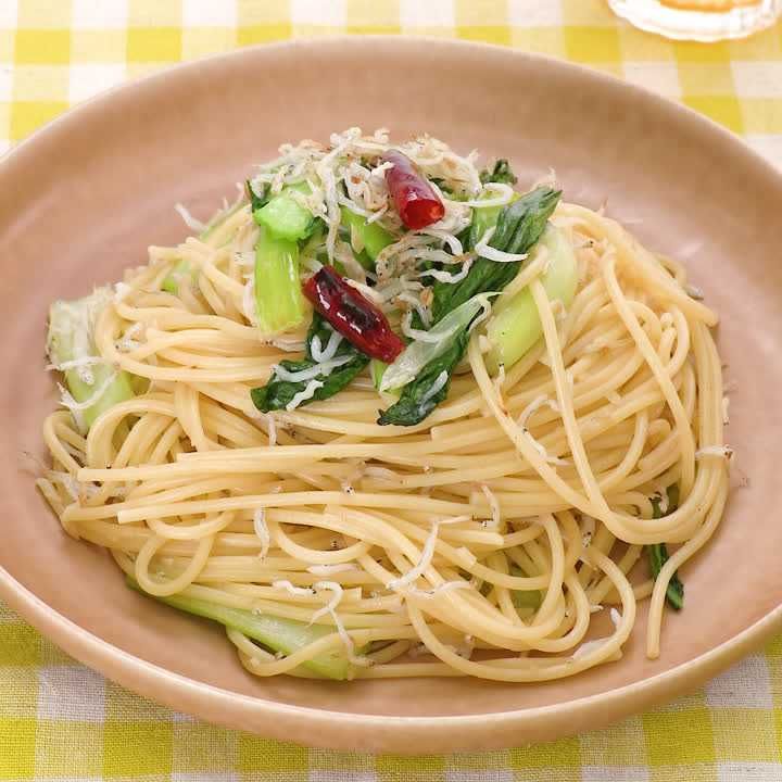 チンゲン菜としらすのガーリックパスタ