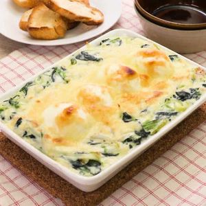 「ほうれん草と半熟卵のクリームグラタン」のレシピ動画