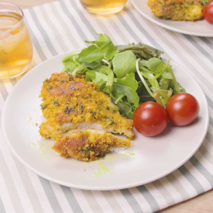 サクサク感がたまらない 鶏肉のカレーパン粉焼きのレシピ動画 作り方 Delish Kitchen