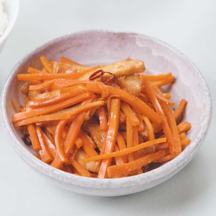 にんじんとさつま揚げのごまきんぴら