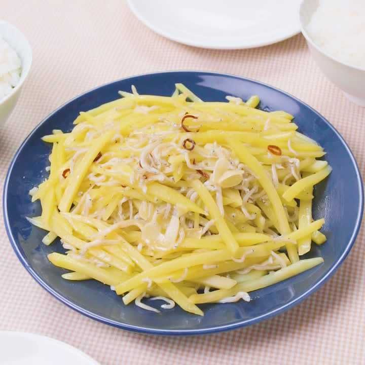 じゃがいもとしらすのガーリック炒め