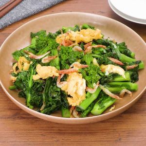 「菜の花と桜えびの卵炒め」のレシピ動画